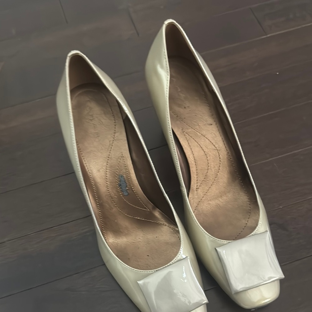Tahari Tan Square Toe Heels with Shimmery Finish